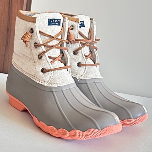 Sperry Shoes - NWOT. Women's Sperry Top-Sider Saltwater Duck Boot Size 6M